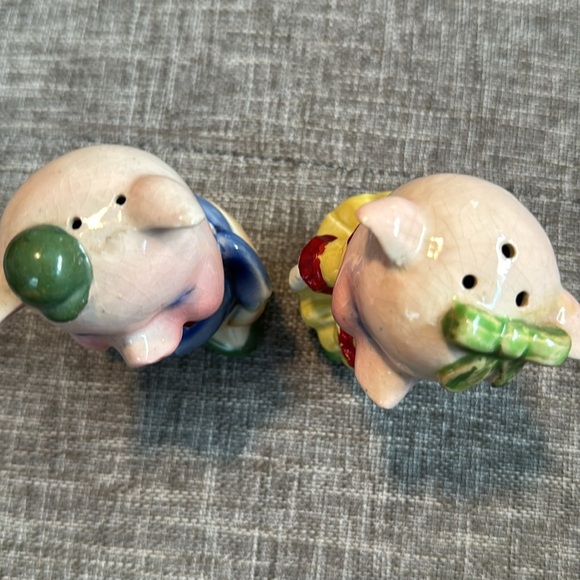 Vintage Formal Dressed Pigs Ceramic Salt and Pepper Shakers - Made in Ja… - Picture 4 of 7